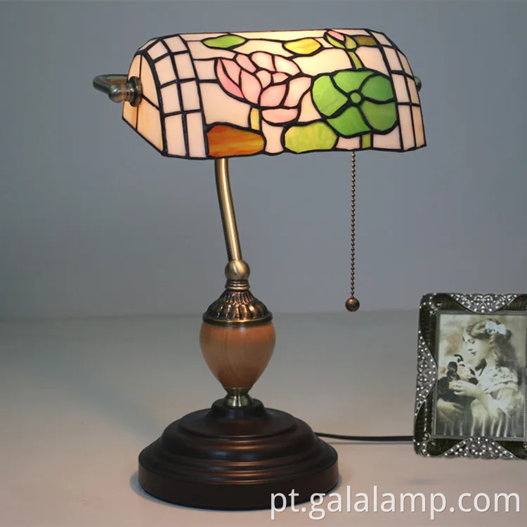 Luzes de bancos europeus, bares e cafés artísticos, lâmpadas de mesa nostálgicas